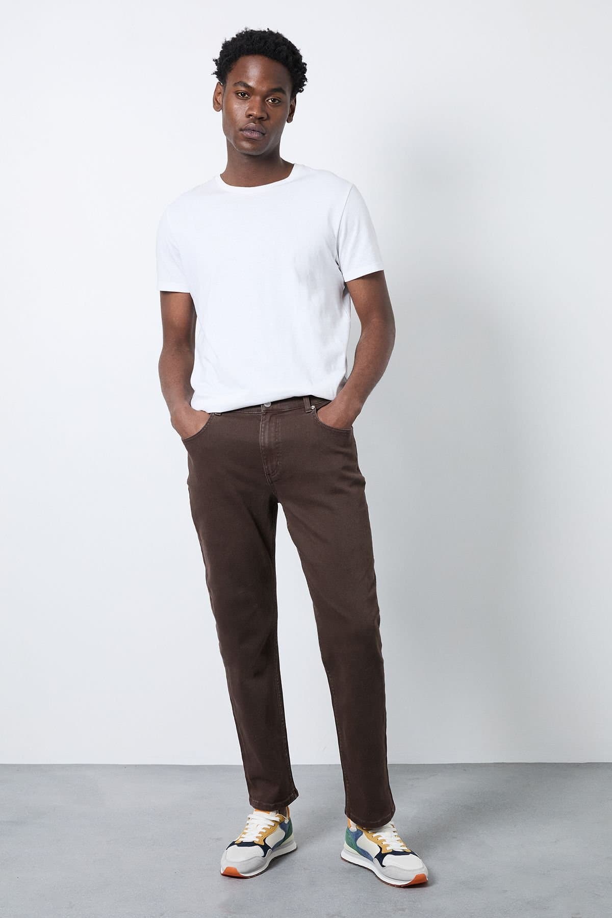 Burton Burton Men's Chocolate Straight Fit Jeans