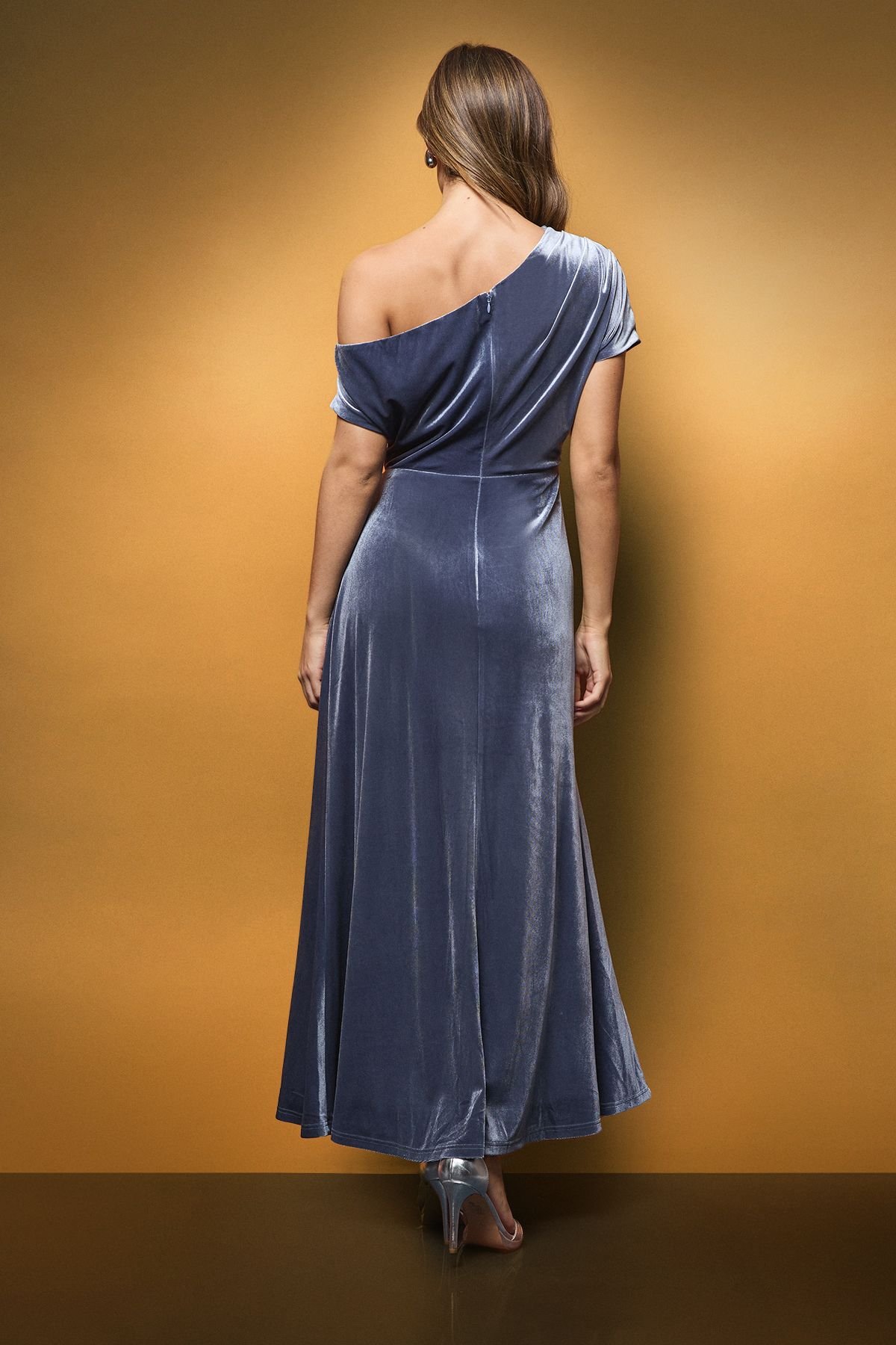 Coast Coast Women's One Shoulder Ruched Detail Velvet Midi Dress in Slate - 3