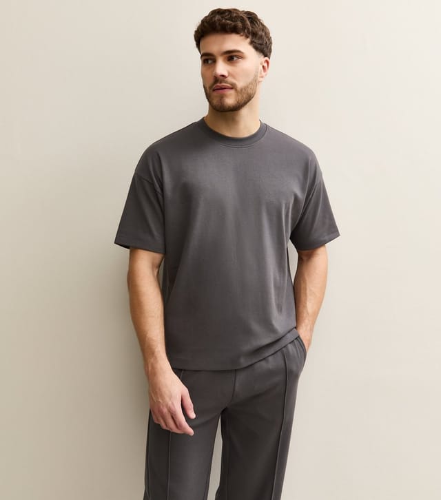 New Look Men's Dark Grey Boxy Crew Neck Heavyweight T-Shirt New Look - 2