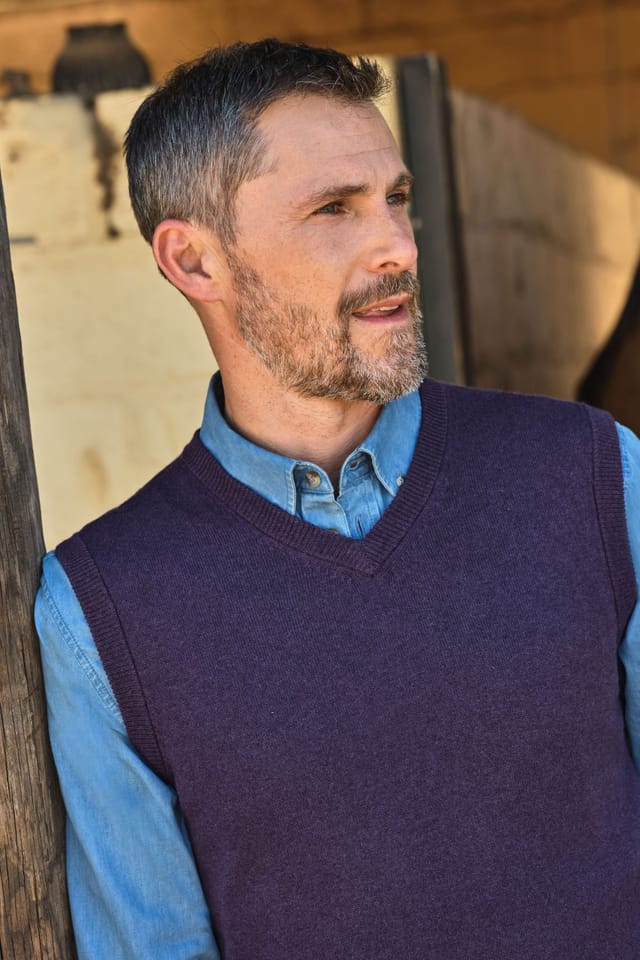 WoolOvers WoolOvers Men's Cashmere & Merino Slipover in Purple - 2