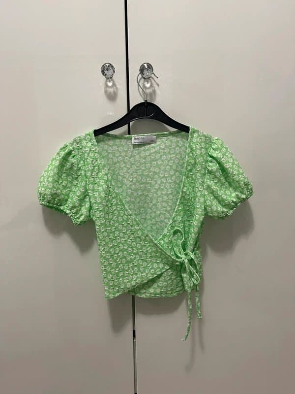 Bershka Bershka light green floral tie crop top