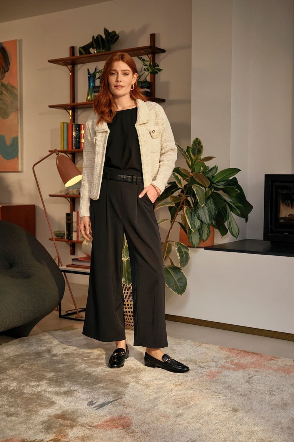 Izabel London Izabel London Women's Textured Pocket Detail Crop Knit Jacket in White