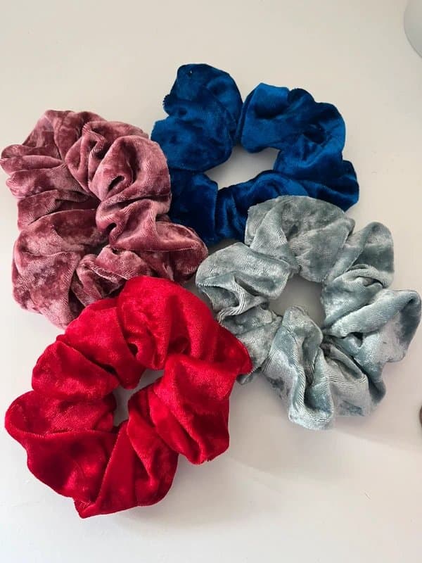 New Look 4 new velvet hair scrunchies