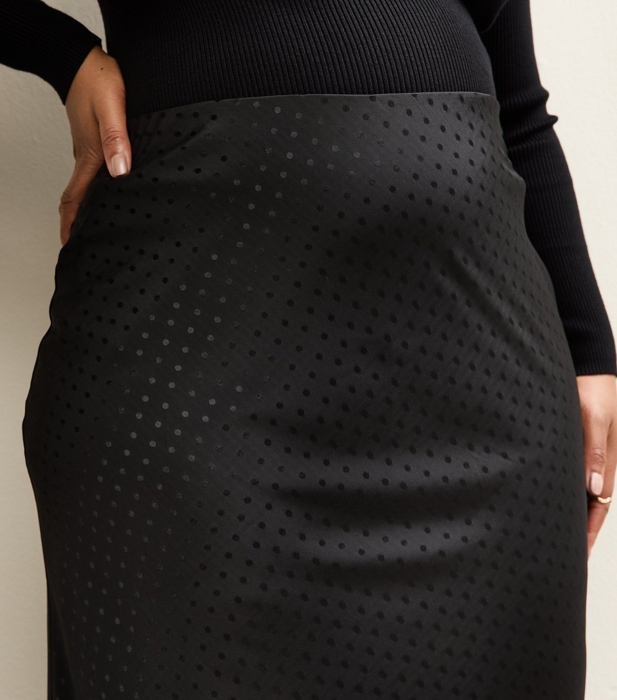 New Look Women's Plus Size Black Satin Bias Cut Spot Midi Skirt Curves New Look - 2