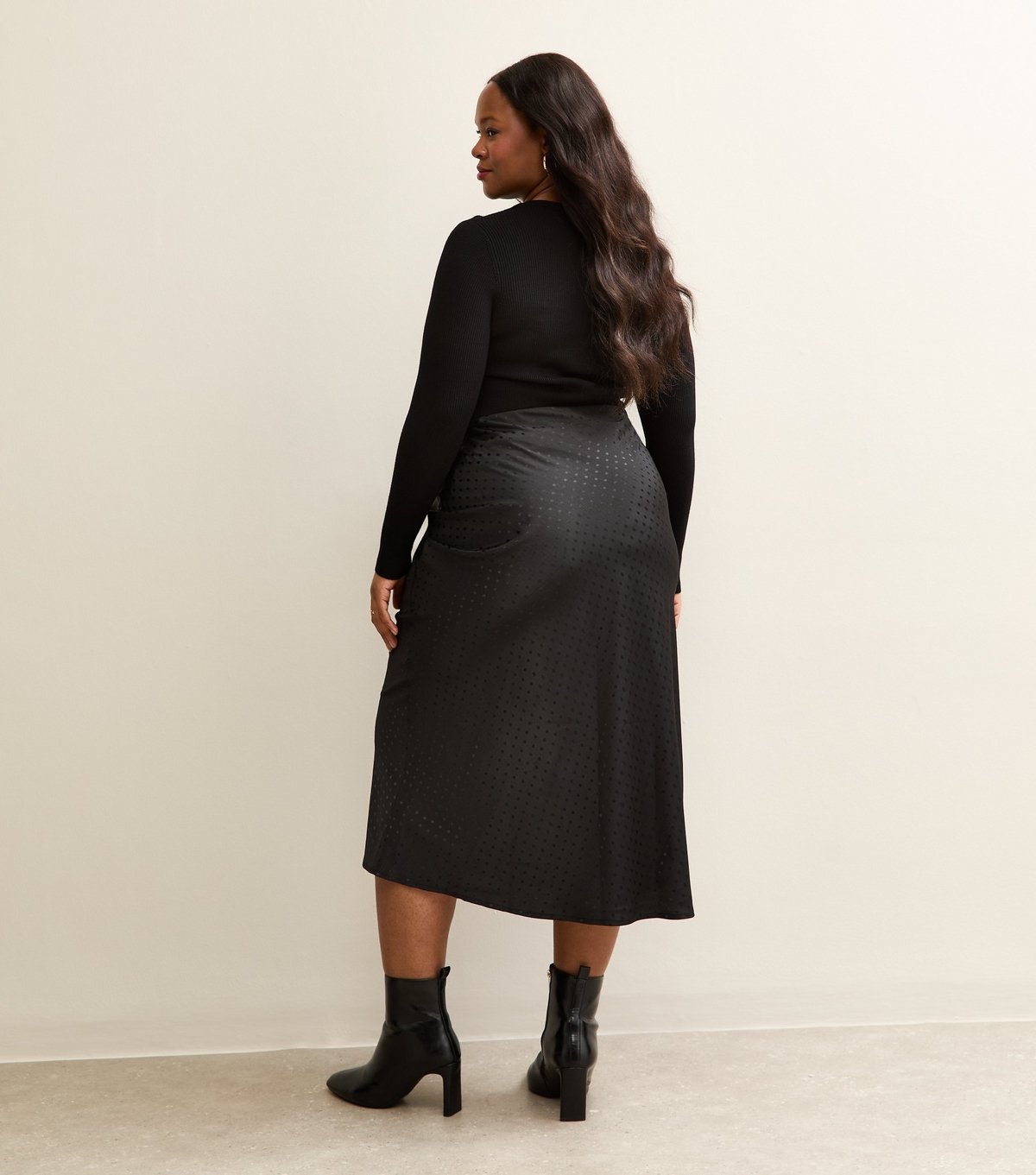 New Look Women's Plus Size Black Satin Bias Cut Spot Midi Skirt Curves New Look - 4