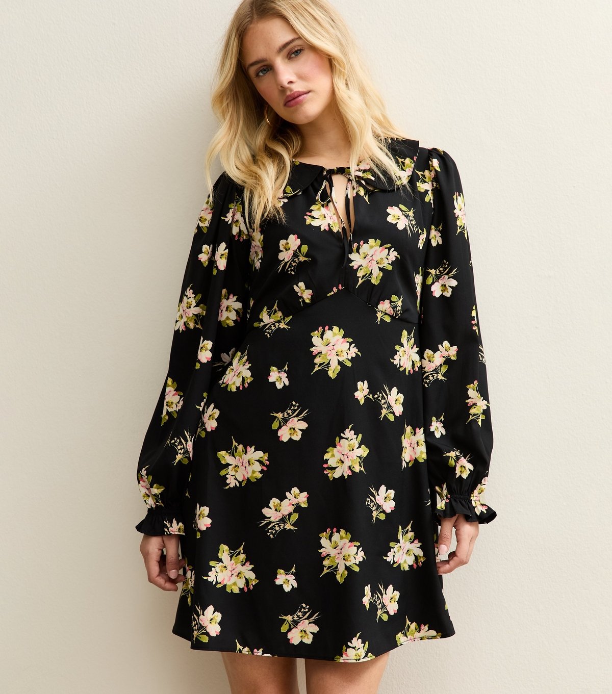 New Look Women's Black Floral Print Collared Keyhole Neck A-line Mini Dress New Look - 2