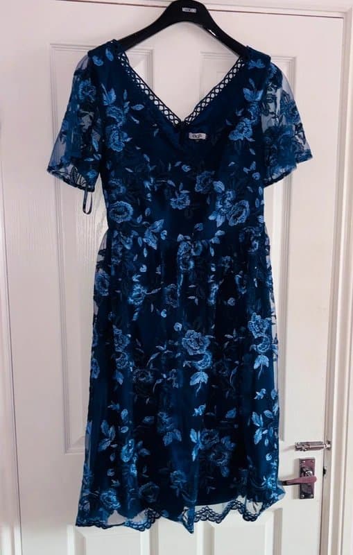 chi chi london Chi chi plunge cute lace prom party holiday dress lined 10-12 same day post