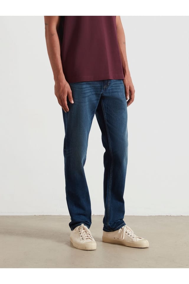 Debenhams Debenhams Men's Elm Slim Fit Denim Jeans in Worn Rinse in Blue - 2