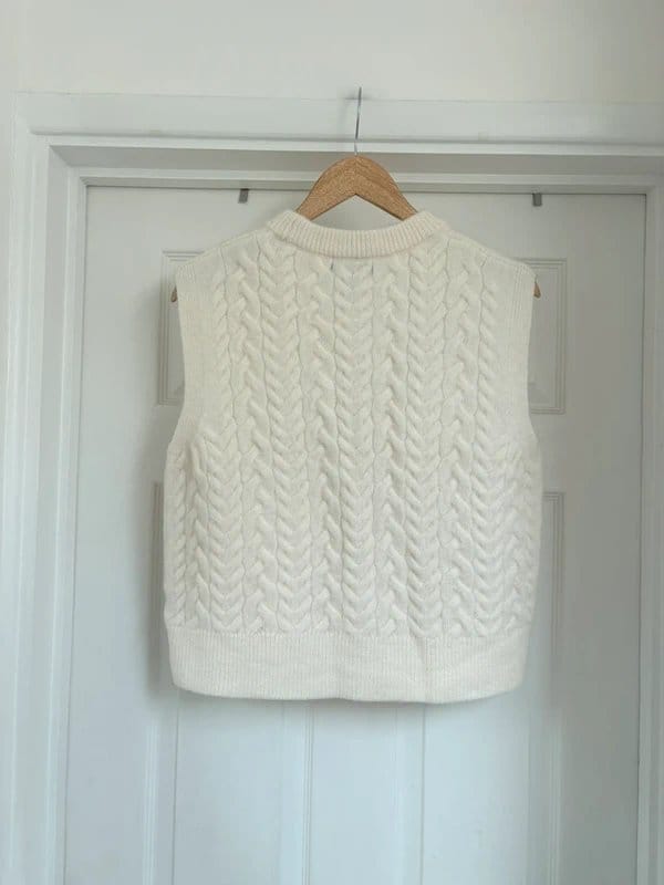 New Look Lovely Women’s New Look Cream Cable Knit Sweater Vest Tank Top Waistcoat size M 12-14 - 1