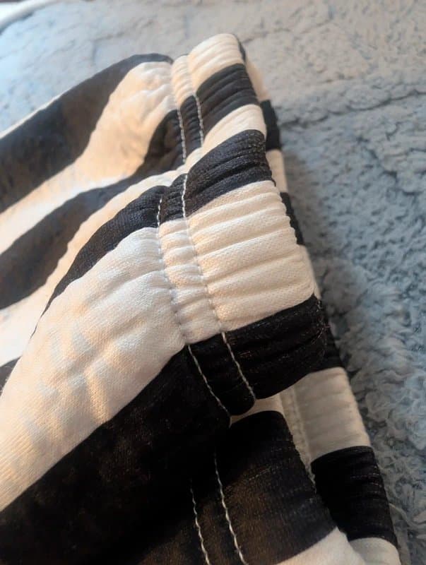 Shein 🖤 Ultra-Cozy Monochrome Striped Thermal Leggings 🤍
