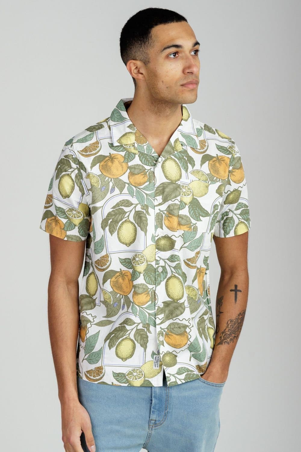 Tokyo Laundry Tokyo Laundry Men's Cotton Poplin Button-Up Shirt with Citrus Fruit Print in White