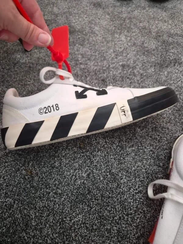 Off-White Off -White c/o Virgil Abloh