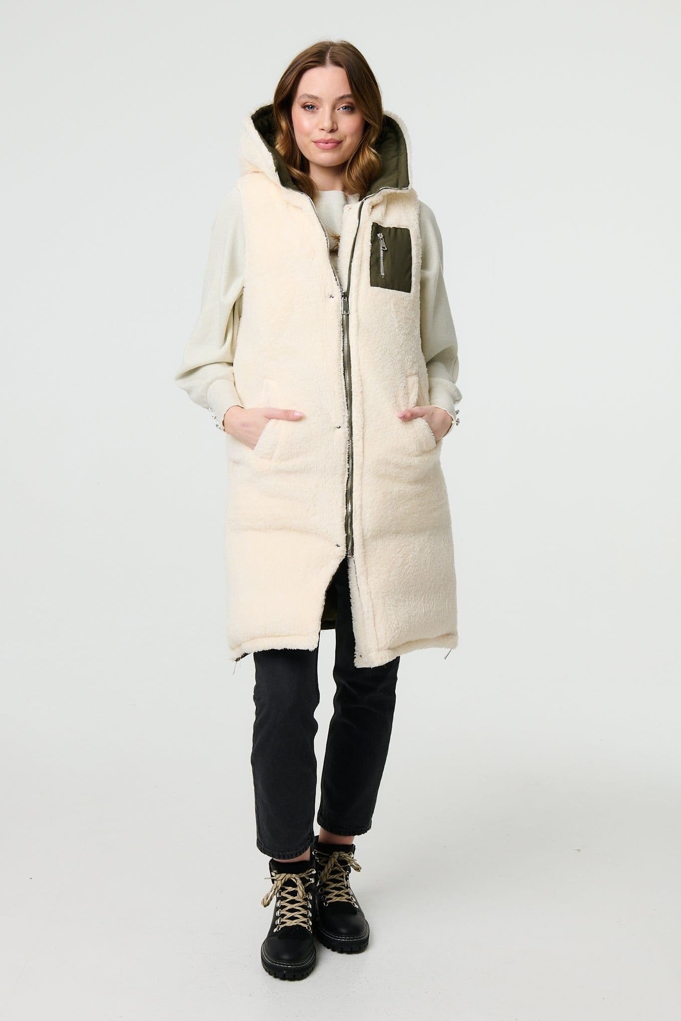 Izabel London Izabel London Women's Reversible Faux Fur Padded Hooded Gilet in Green - 4