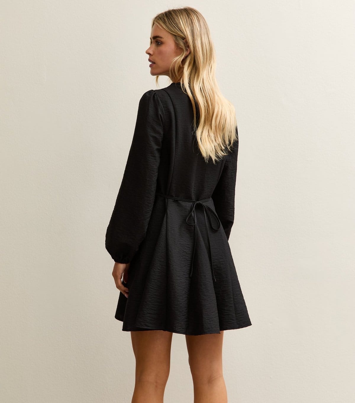 New Look Women's Petite Black Long Sleeve Godet Smock Mini Dress New Look - 4