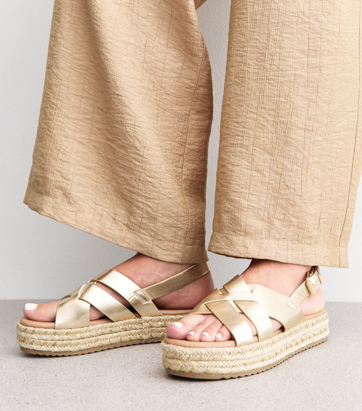 New Look Women's Wide Fit Gold Faux Leather Crossover Strap Platform Sandals Vegan New Look - 2