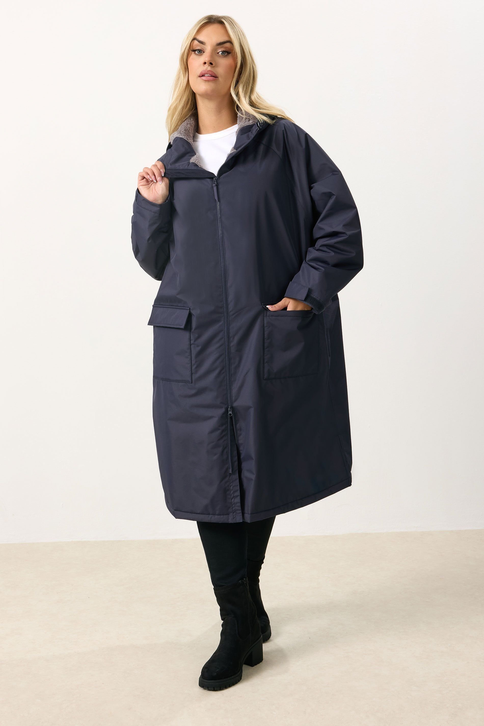 Yours Yours Women's Waterproof Fleece Lined Robe in Mid Navy - 4