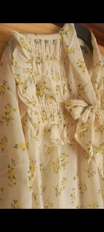 ASOS Design Brand new ladies Lemon Pussybow Neck Floral Blouse from Asos Design (Size 8)