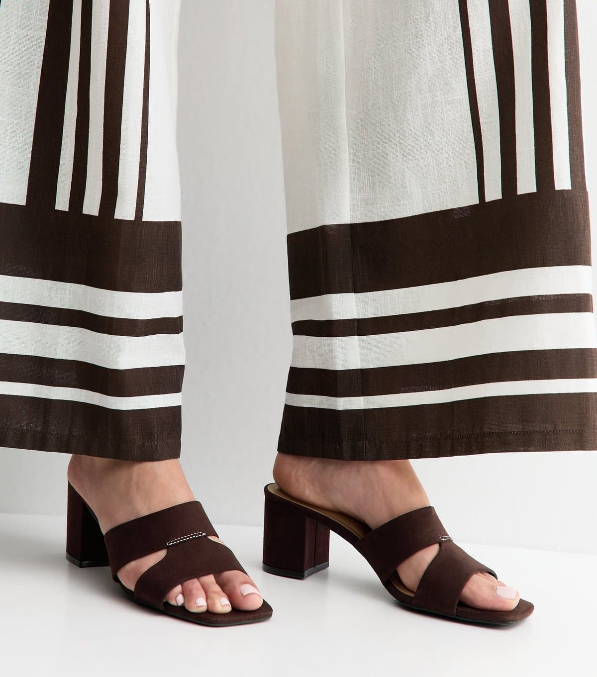 New Look Women's Dark Brown Faux Suede Cut Out Strap Block Heel Mules Vegan New Look