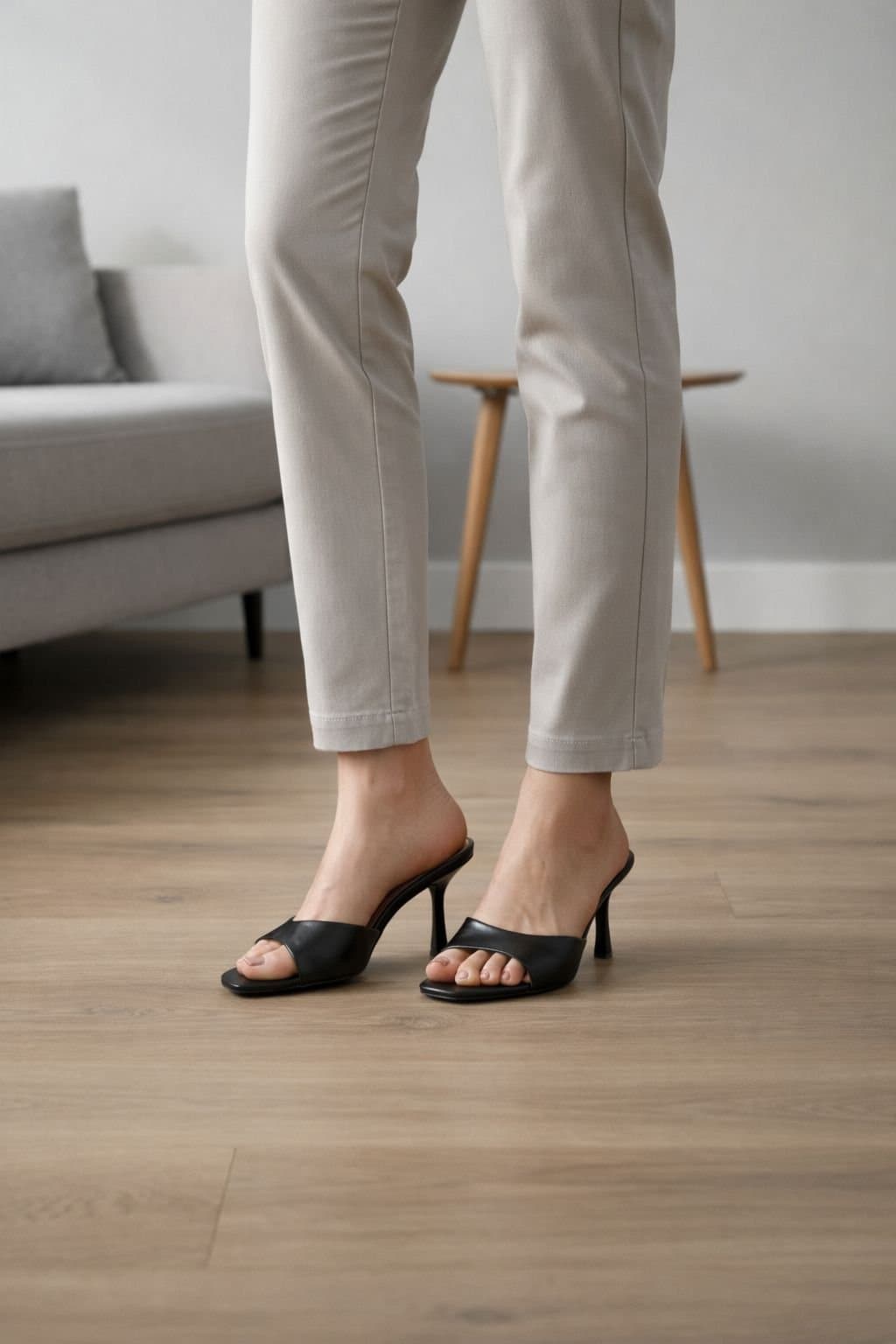 Truffle Collection Truffle Collection Women's Heeled Mules Slip On Polyurethane Kitten Heel Summer Shoes in Black
