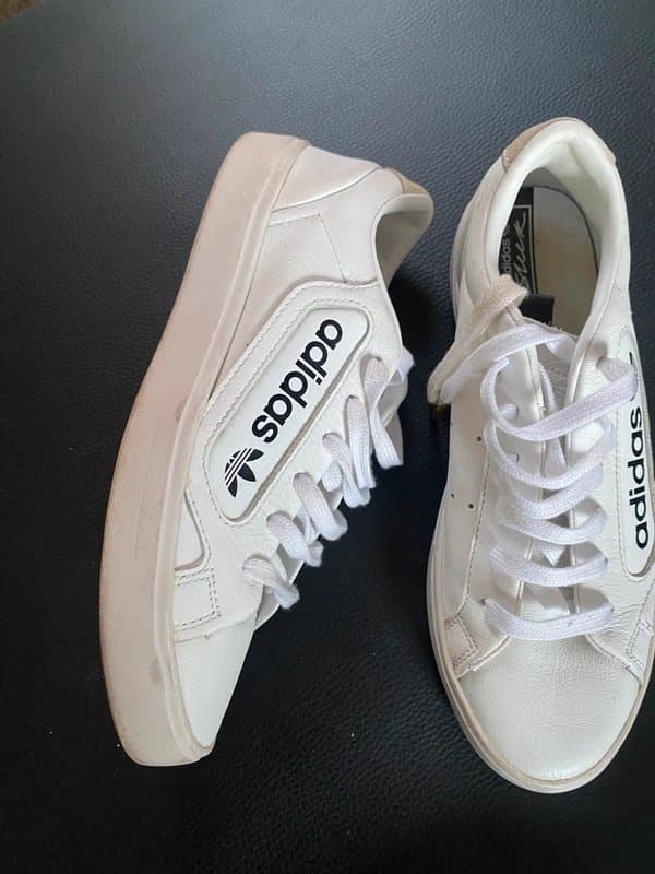adidas Adidas Sleek White Leather Logo Trainers sz 5.5 Great Condition