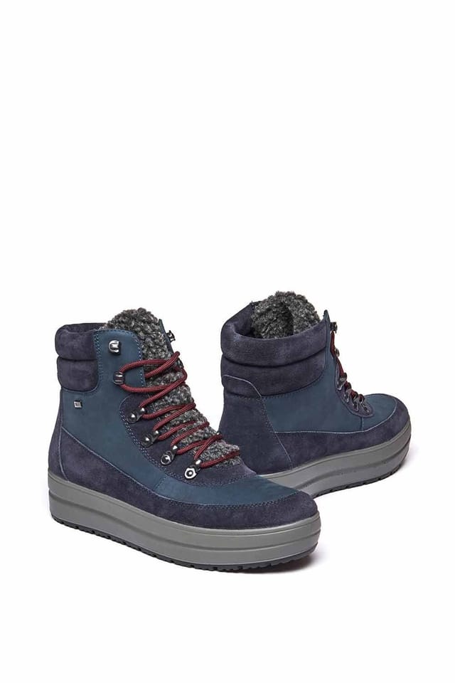 Moshulu Moshulu Women's 'Holne' Water Resistant Flatform Boots in Indigo - 2