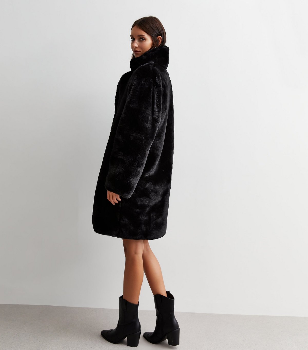Gini London Women's Black Collared Faux Fur Coat Gini London New Look - 4