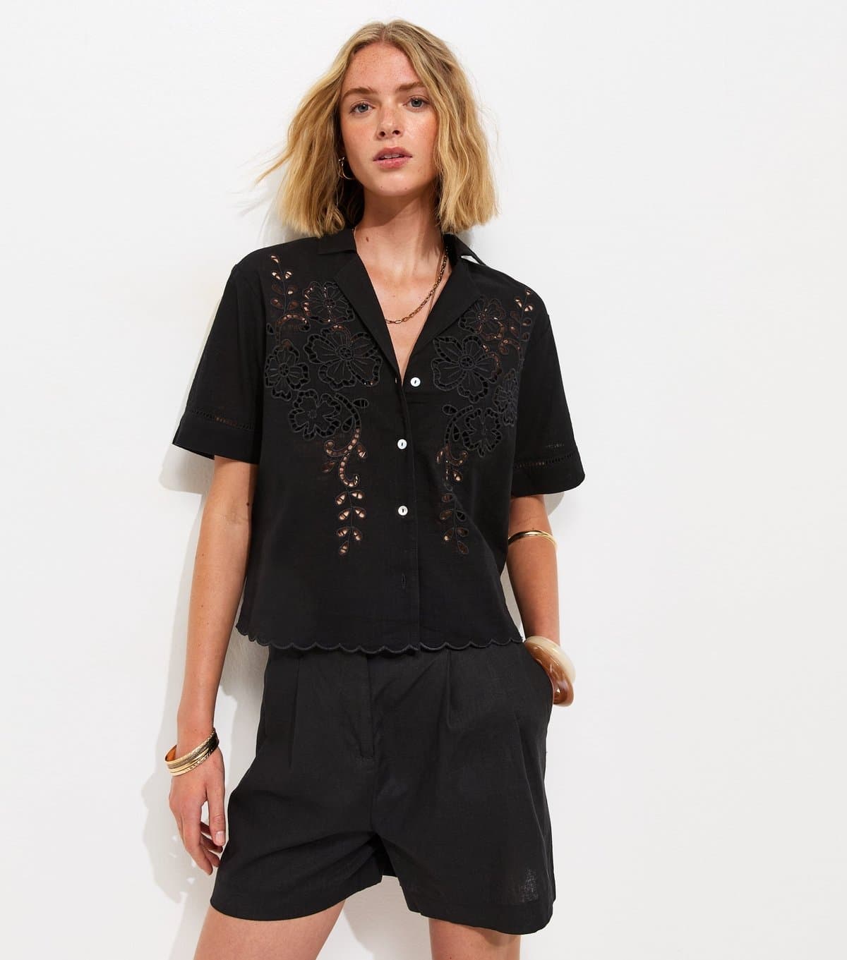 New Look Women's Black Lightweight Cutwork Crop Scallop Hem Shirt New Look