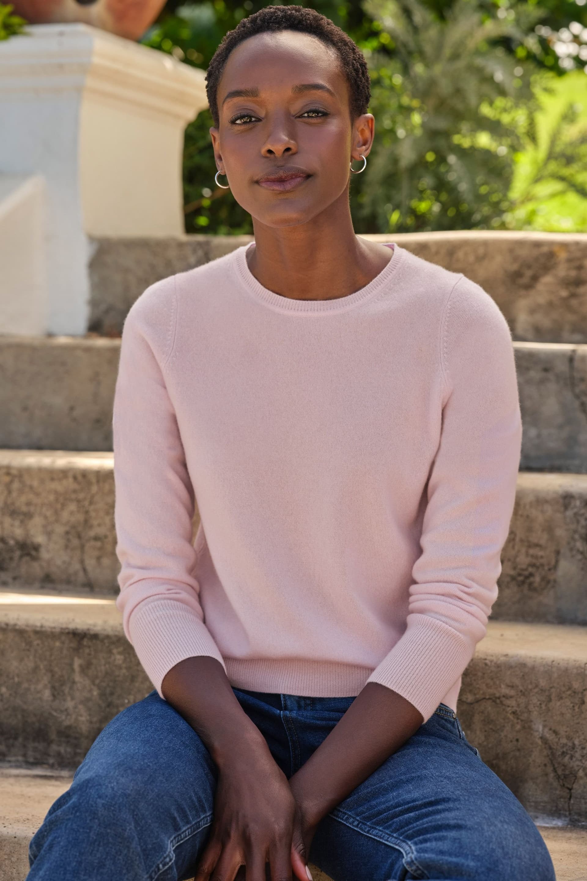 Pure Collection Pure Collection Women's Cashmere Crew Neck Sweater in Pale Pink