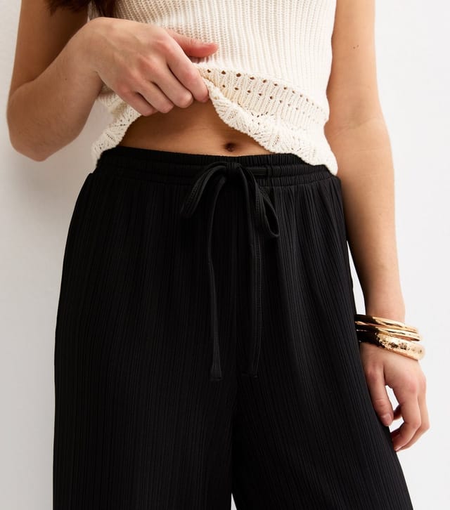 New Look Women's Petite Black Crinkled Cropped Wide Leg Trousers New Look - 2