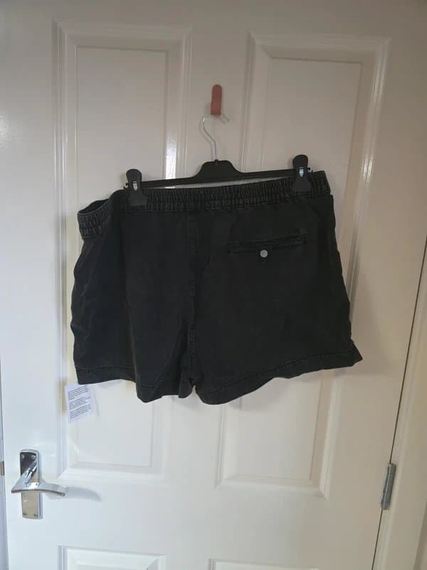 ASOS Design Mens black shorts