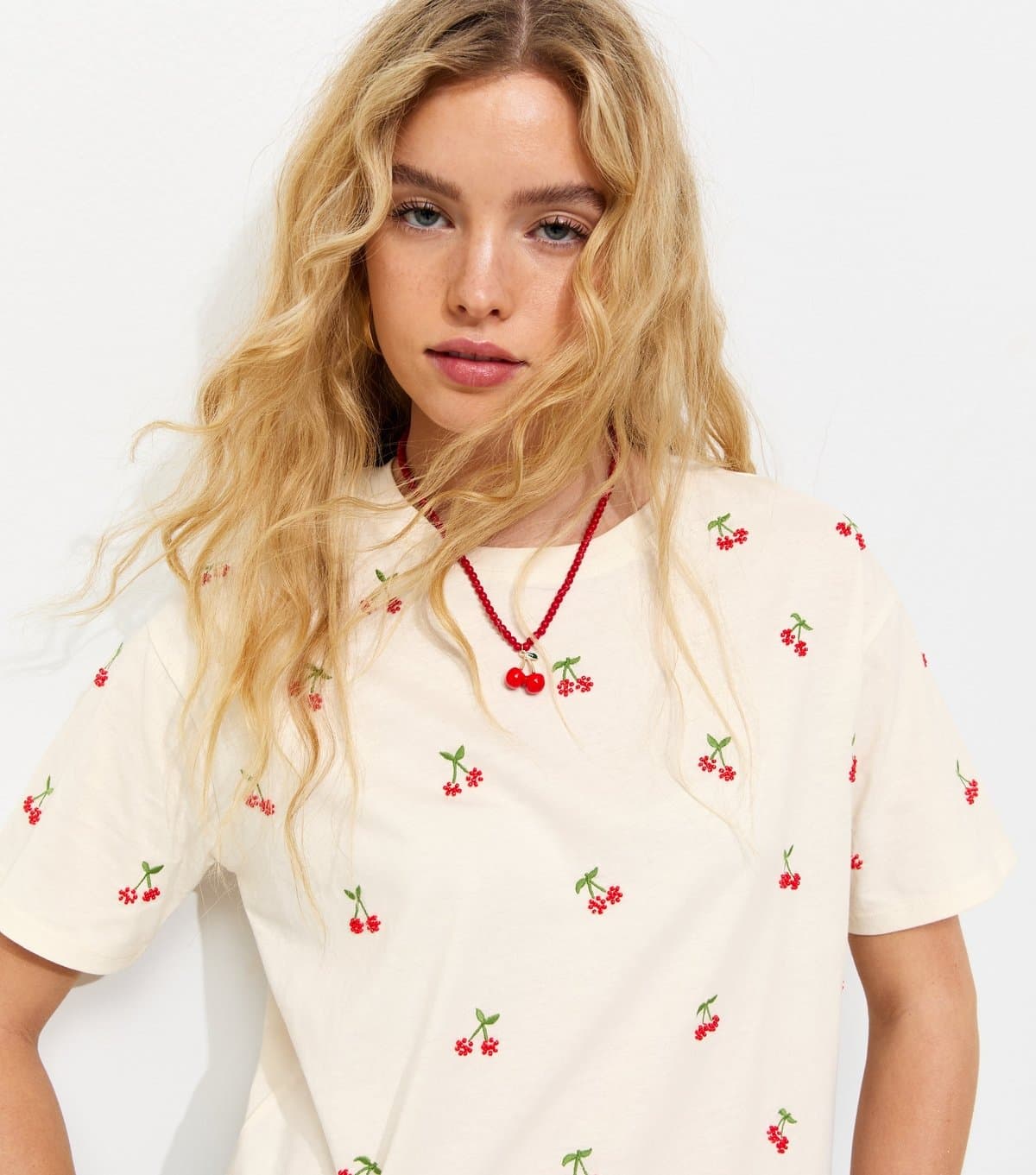 New Look Women's White Boxy Beaded Cherry T-Shirt New Look
