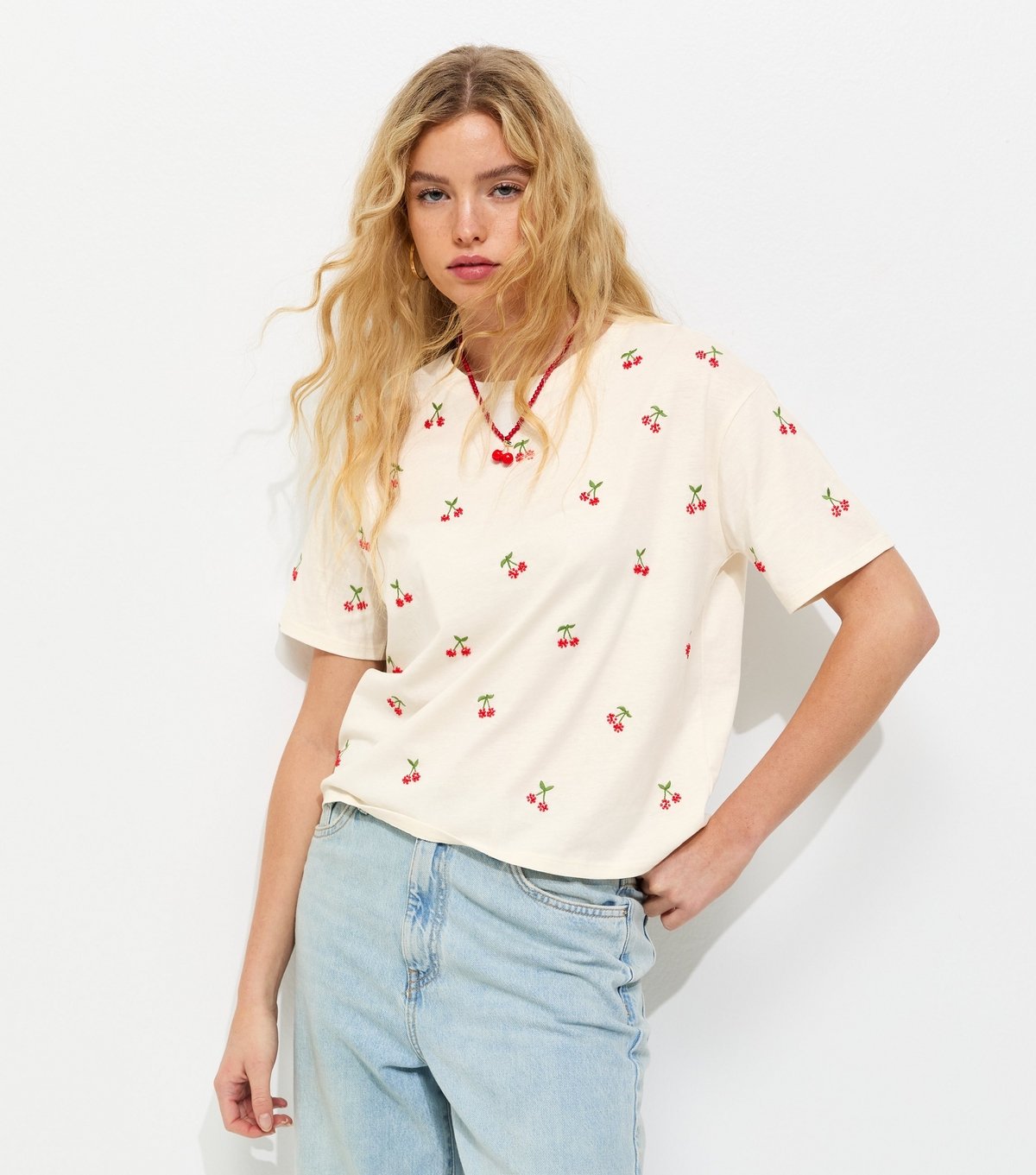New Look Women's White Boxy Beaded Cherry T-Shirt New Look - 2
