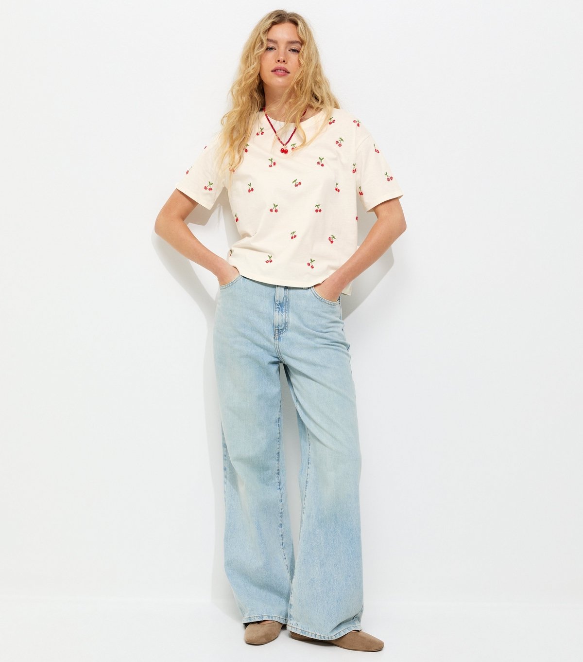 New Look Women's White Boxy Beaded Cherry T-Shirt New Look - 3