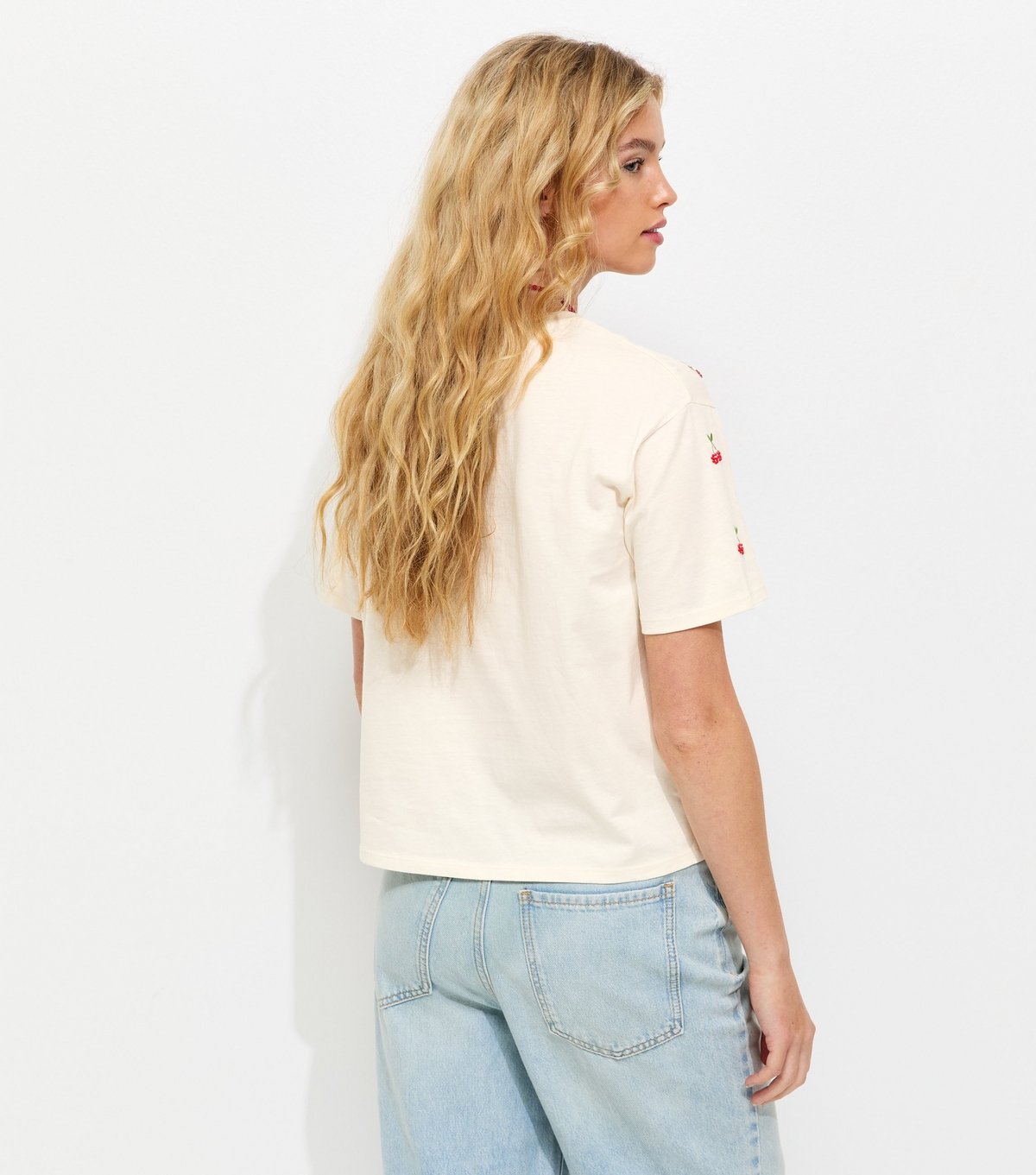 New Look Women's White Boxy Beaded Cherry T-Shirt New Look - 4