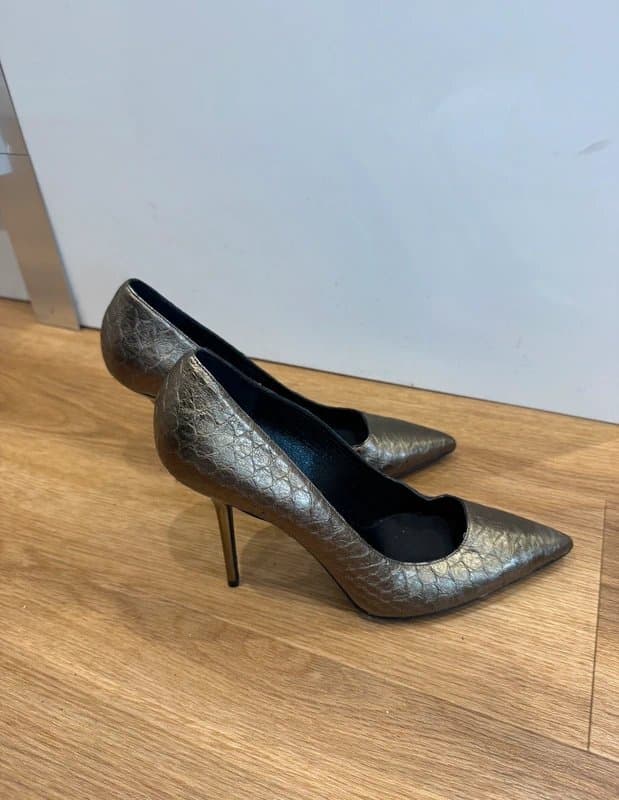 Burberry Burberry Metallic Leather Pointed Toe Stiletto Heels – UK 7