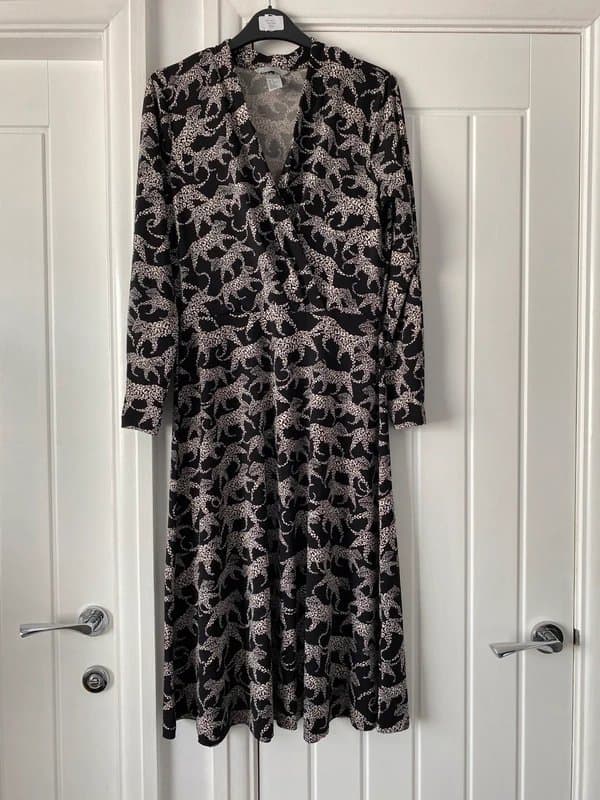 H&M H&M black & white tiger print v neck wrap midi dress size small