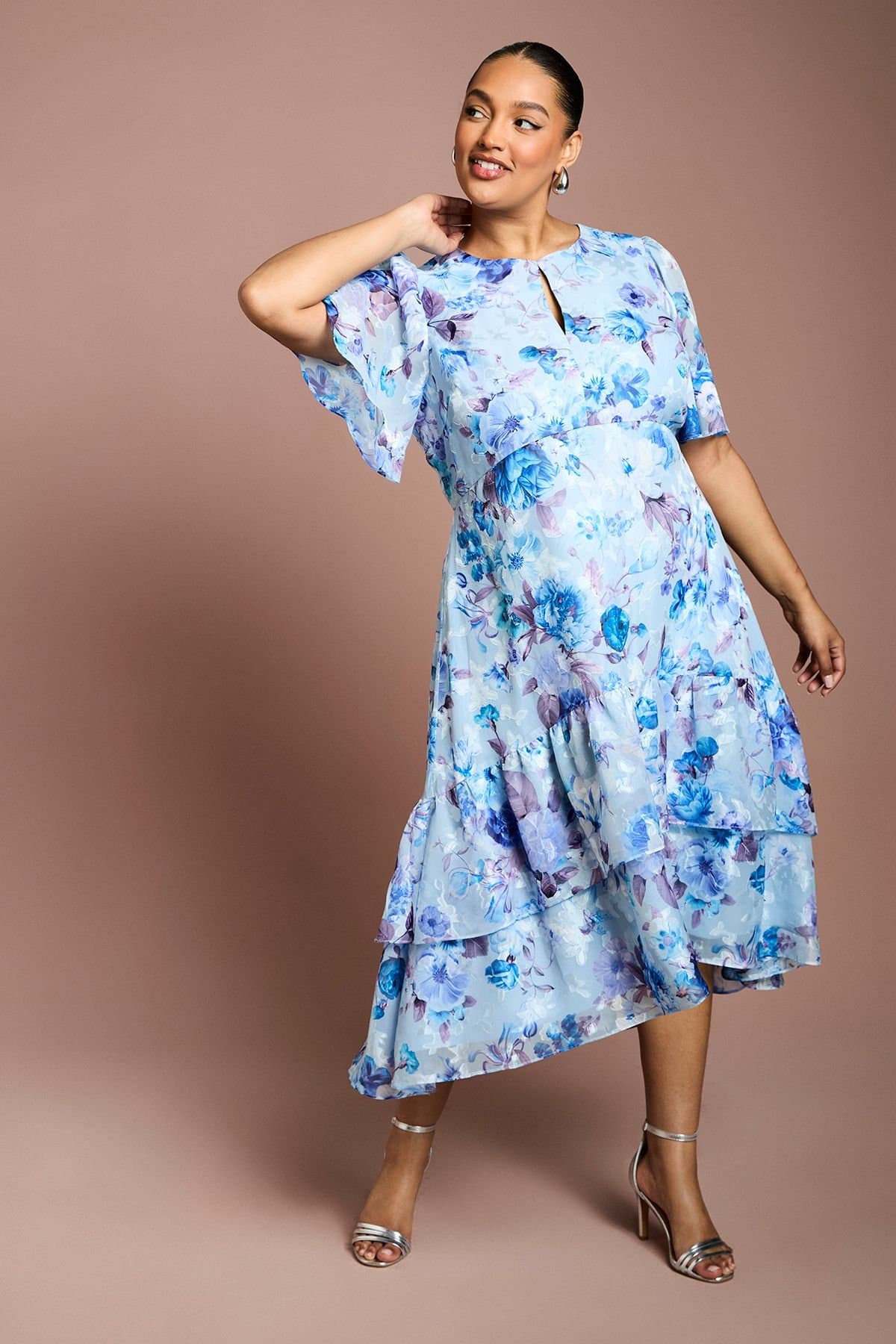 Coast Coast Women's Plus Floral Print Tiered Midi Dress in Blue