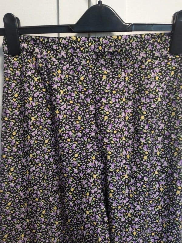 New Look Floral 3/4 Length Trousers Size 10