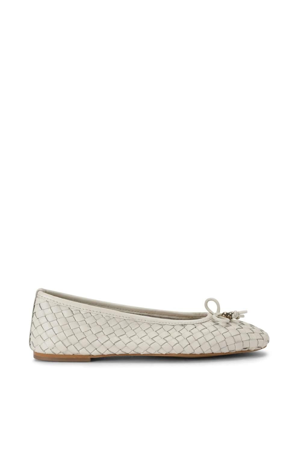 Steve Madden STEVE MADDEN Women's 'Divy White' Leather Flats in Cream