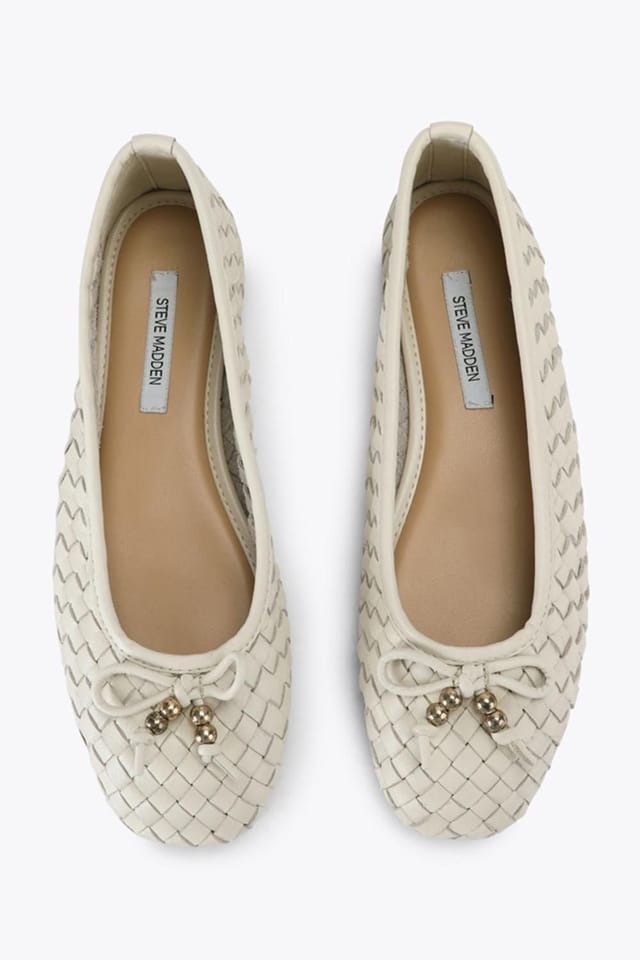 Steve Madden STEVE MADDEN Women's 'Divy White' Leather Flats in Cream - 2