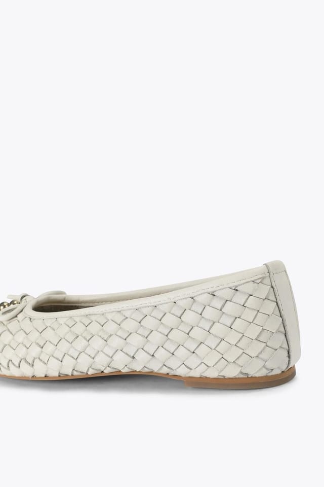 Steve Madden STEVE MADDEN Women's 'Divy White' Leather Flats in Cream - 3