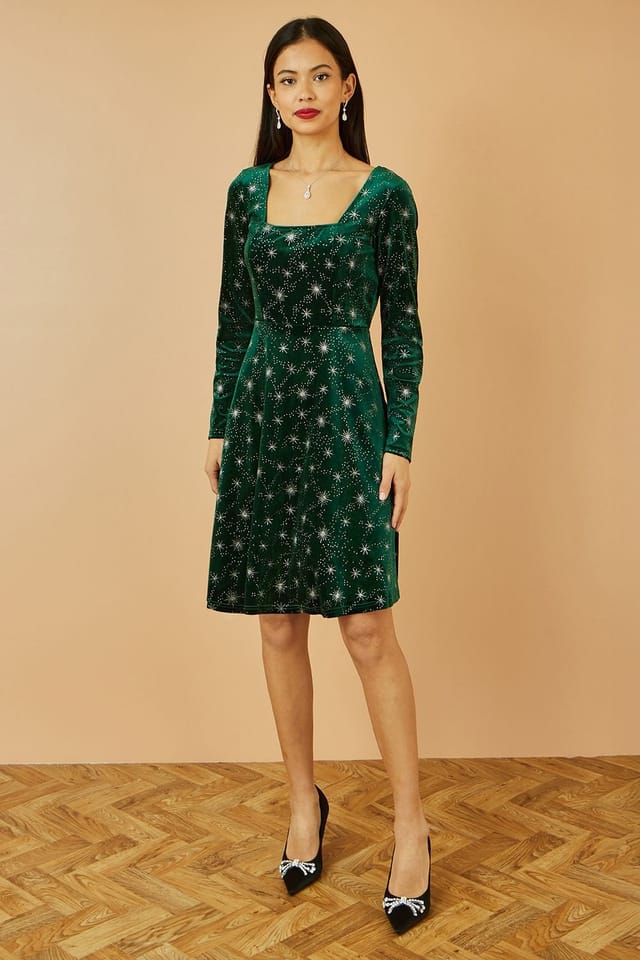 Yumi Yumi Women's Green Starburst Foil Print Long Sleeve Skater Dress - 2