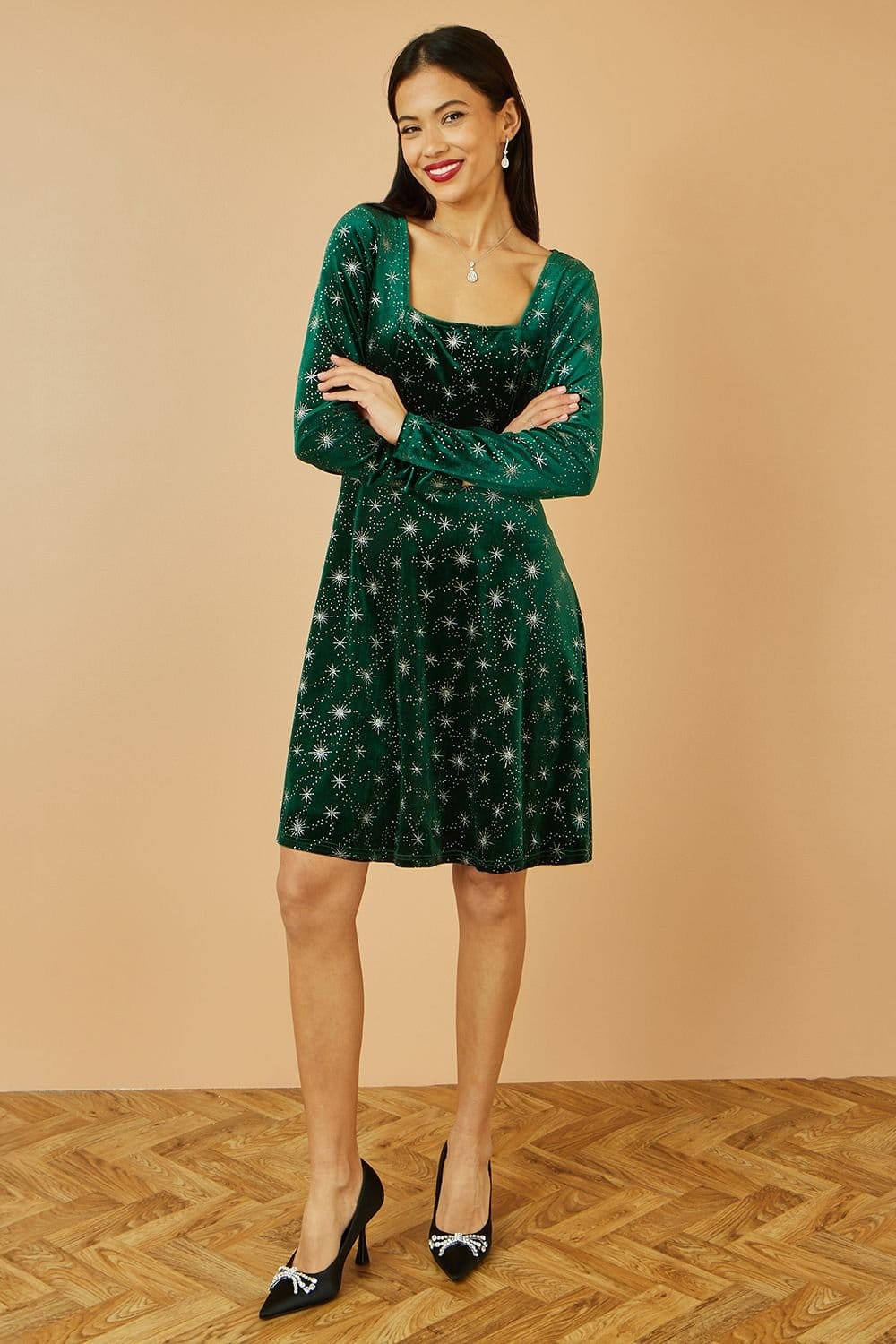 Yumi Yumi Women's Green Starburst Foil Print Long Sleeve Skater Dress - 4
