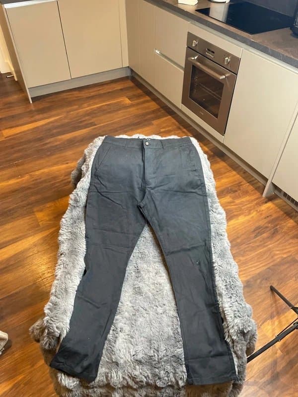 BoohooMAN Chino pants in black