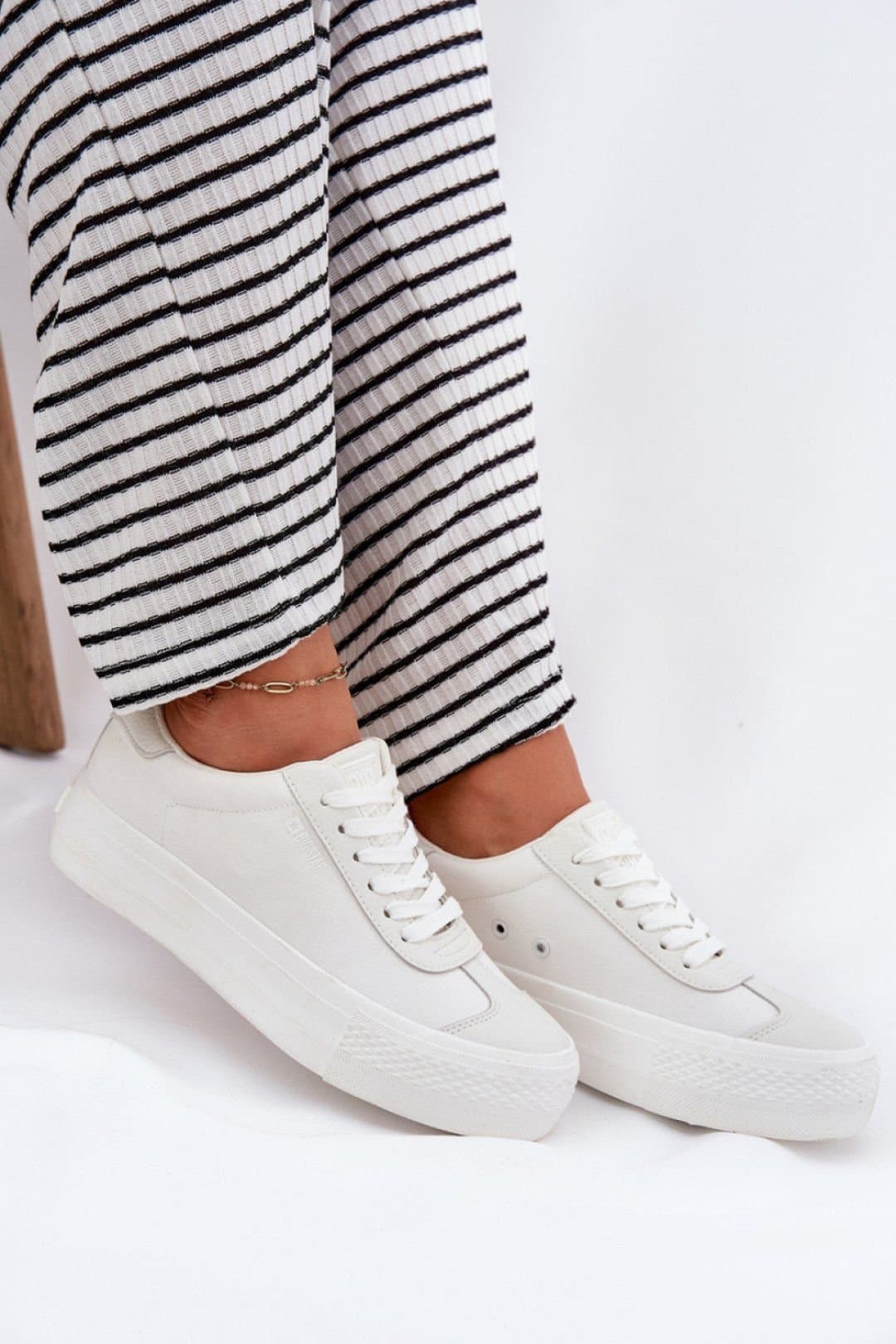 Love Lace Love Lace Women's Big Star Platform Sneakers in White