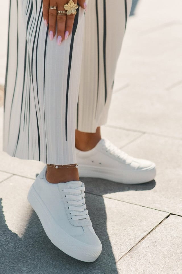 Love Lace Love Lace Women's Big Star Platform Sneakers Textile Lace Up Everyday in White - 3