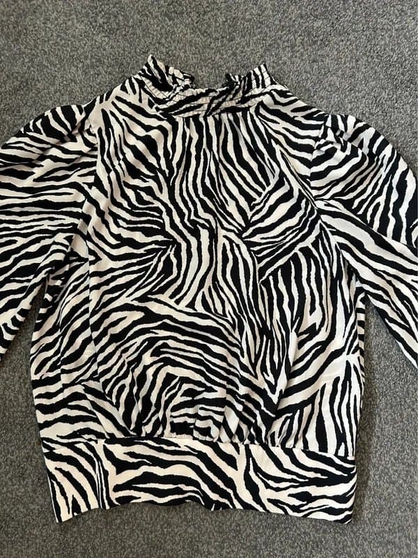 New Look New look Zebra print top - size 10