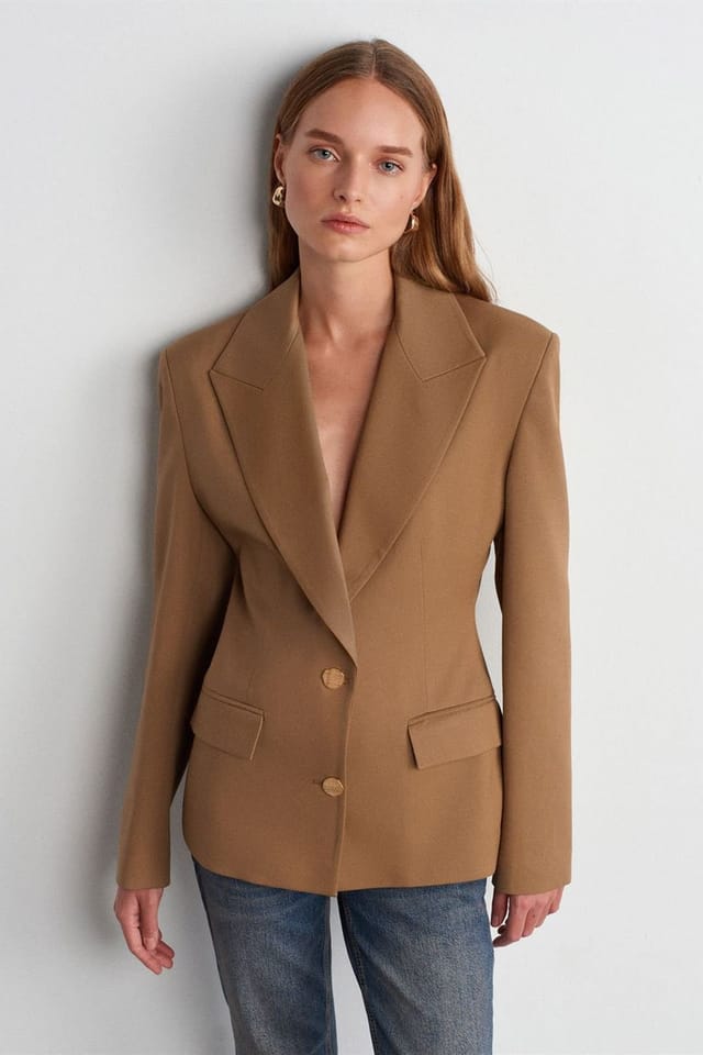 Dilvin Dilvin Women's Fitted Crepe Blazer With Shawl Collar in Camel - 3