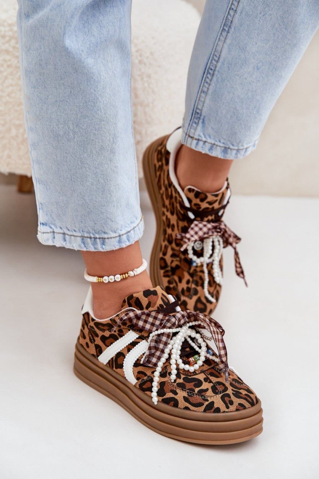 Love Lace Love Lace Women's Stylish Platform Sneakers in Suede with Charm Laces in Brown