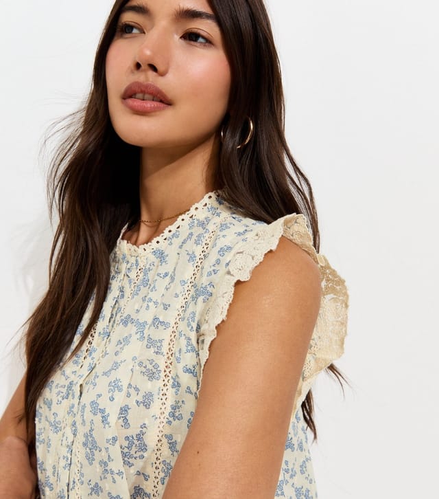 New Look Women's Blue Dobby Floral Print Lace Trim Pleated Blouse New Look - 2